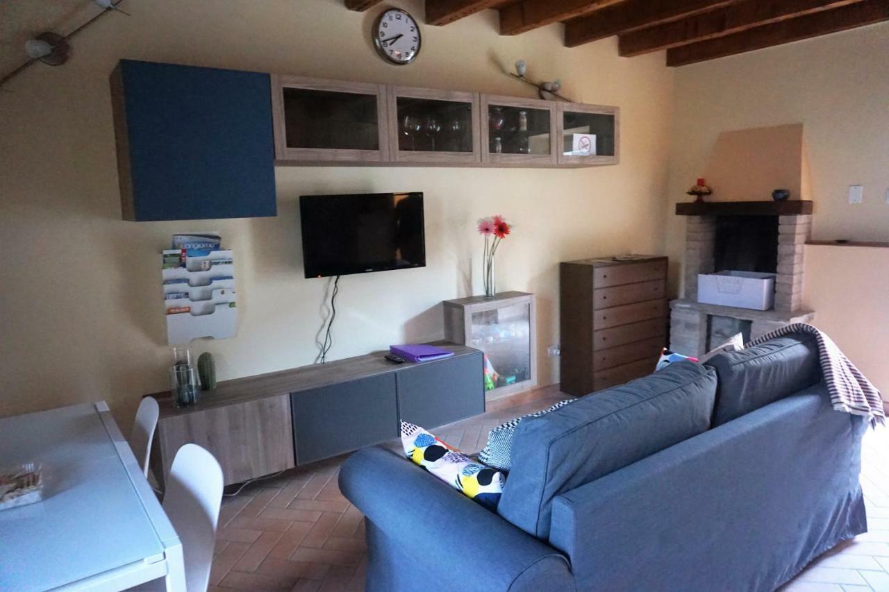 La Casa Di Edone Apartman Monzambano Kültér fotó