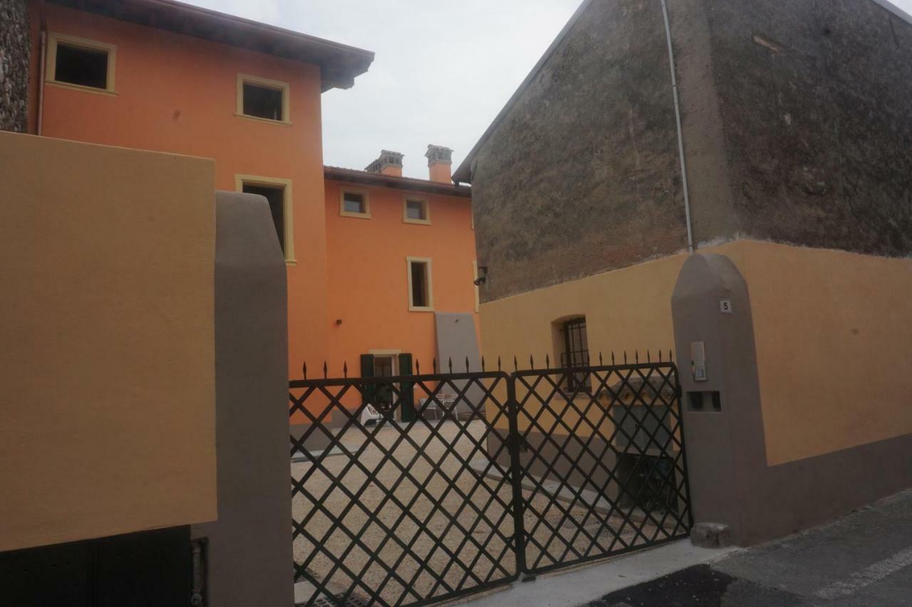 La Casa Di Edone Apartman Monzambano Kültér fotó
